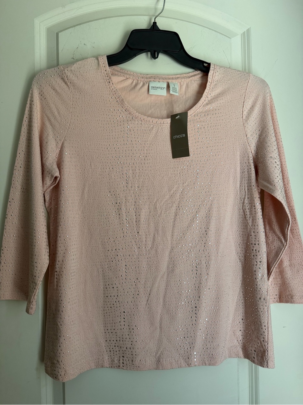 NWT Zenergy by Chicos dew drop pixie pink Studded Detail 3/4 Slv Tee M/8 boho - Picture 2 of 9